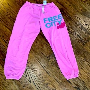 FreeCity Cropped Sweatpants